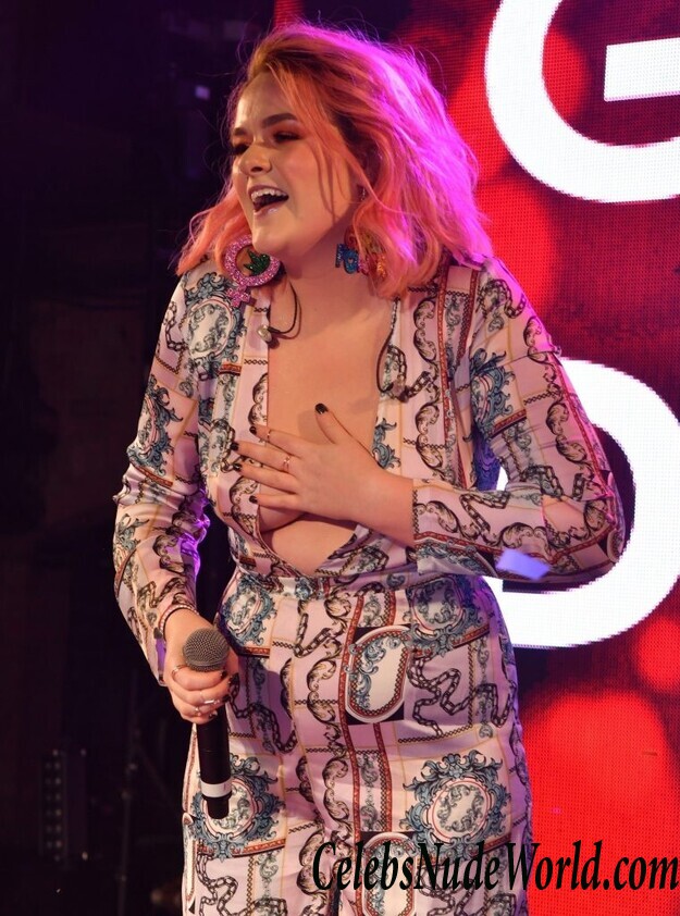 Grace Davies Sexy 98240