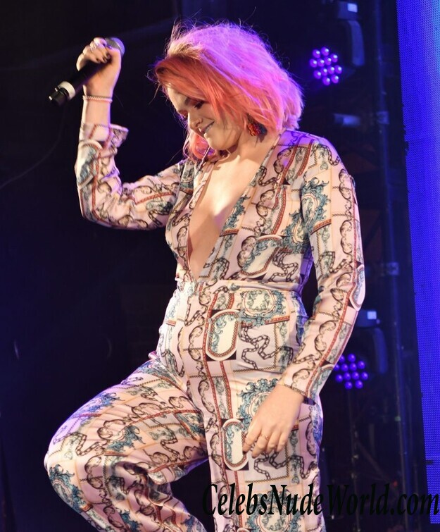 Grace Davies Sexy 98245