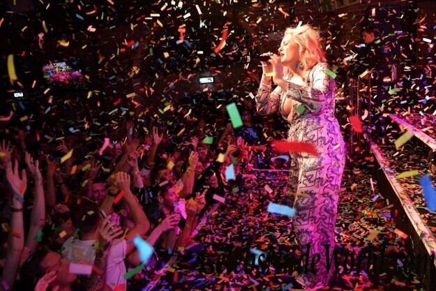 Grace Davies Sexy 98249