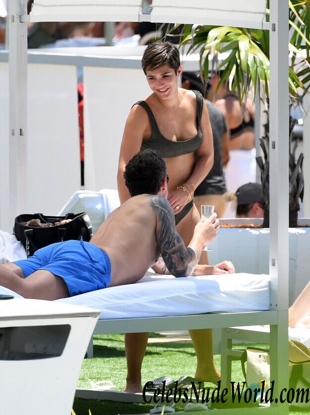 Frankie Bridge Bikini 98681