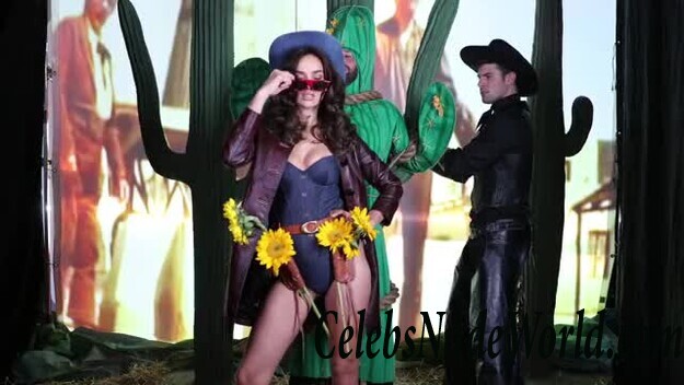 Irina Shayk Sexy 98752