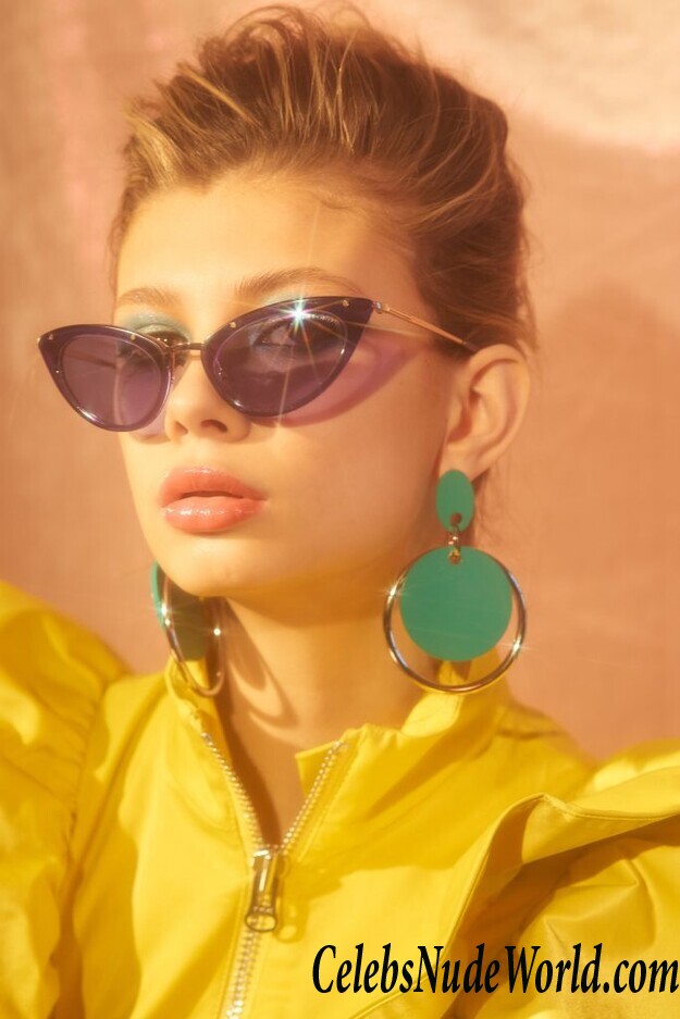 Fiona Briseno Topless 98871