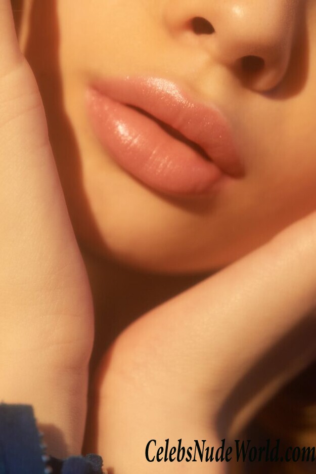 Fiona Briseno Topless 98875