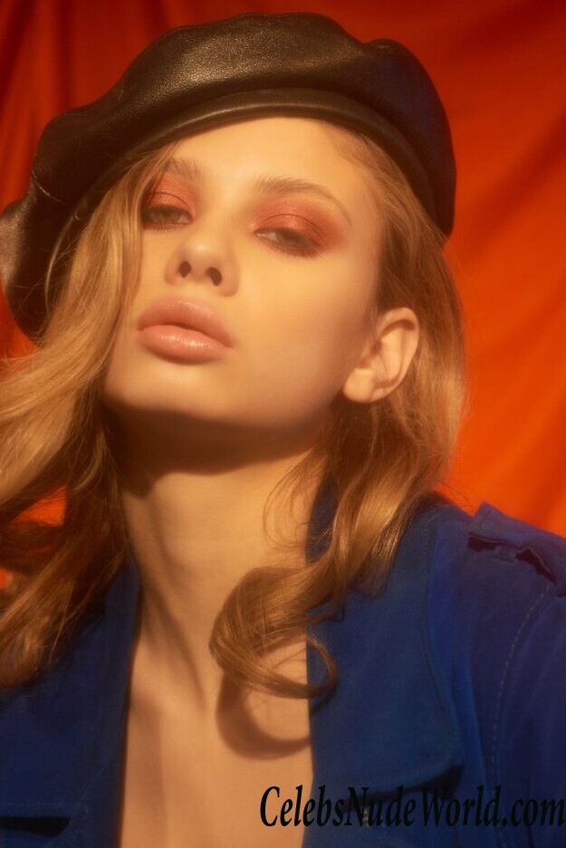 Fiona Briseno Topless 98879