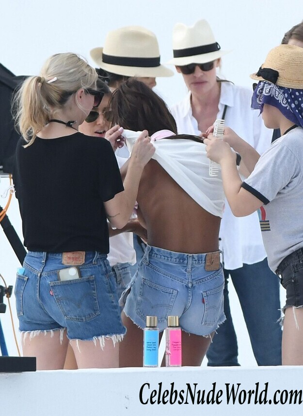 Jasmine Tookes & Josephine Skriver Sexy 99062