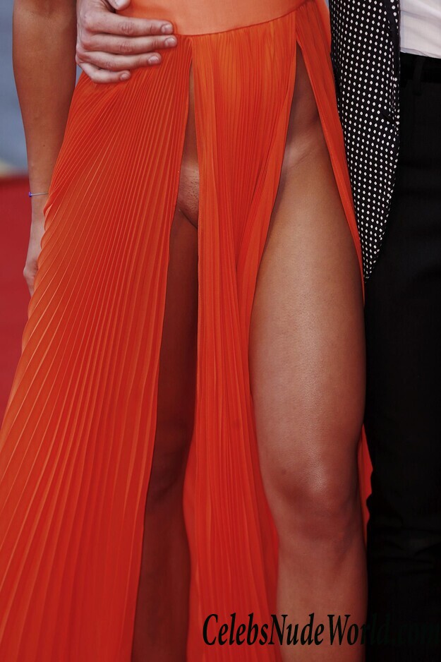 Giulia Salemi Upskirt Photos 99480