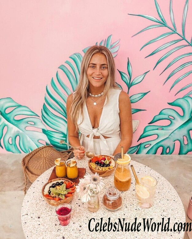 Janni Olsson Deler Sexy 99586