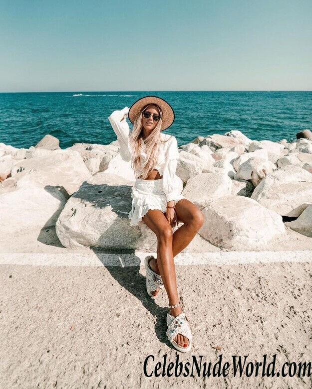 Janni Olsson Deler Sexy 99590