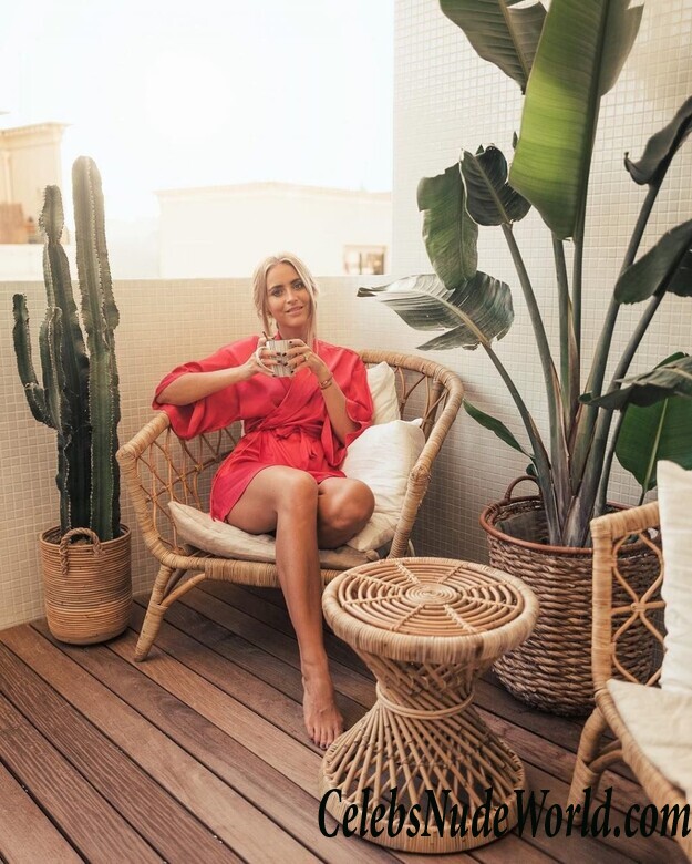 Janni Olsson Deler Sexy 99636