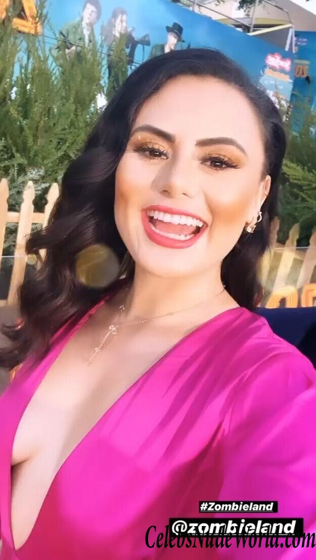 Geraldine Moreno Cleavage 99653