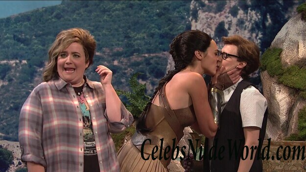 Gal Gadot Sexy 99950