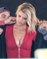 Cleavage pics of Kelly Rohrbach