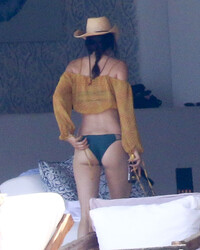 Kendall Jenner's paparazzi sexy pics