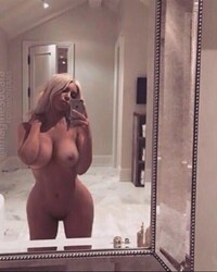 Naked selfie of Kim Kardashian