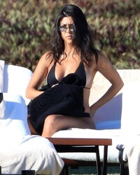 Kourtney Kardashian & Sofia Richie Bikini