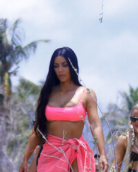 Kim Kardashian and Kourtney Kardashian Bikini