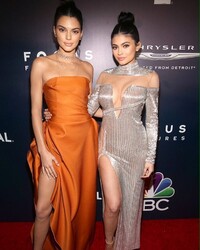 Kylie Jenner & Kendall Jenner Sexy