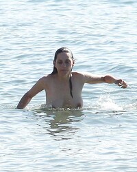 Topless pics of Marion Cotillard