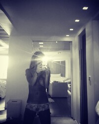 Topless pic of Lindsay Lohan