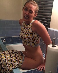Miley Cyrus pussy photos