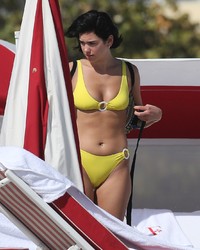Dua Lipa Wearing A Bikini On The Beach In Miami