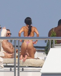 Kourtney Kardashian & Kendall Jenner Wearing Thong Bikinis In Antibes