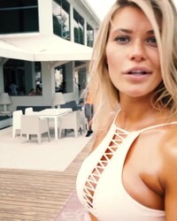 Samantha Hoopes Is Hella Tanned And Tasty