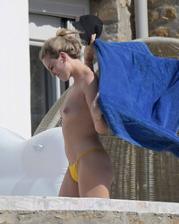 Perrie Edwards  nackt