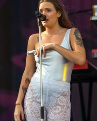 Tove Lo Nipple Slip At Rock In Rio In Las Vegas