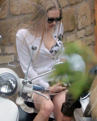 Amanda Seyfried Panties Upskirt While Doing A Photo Shoot In Rome