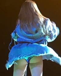 Selena Gomez Shows Her Ass In Concert