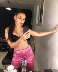 Charli XCX Cleavage