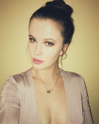 Ireland Baldwin Cleavage Photos