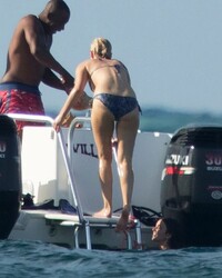 Bikini pics of Jennifer Lawrence