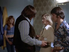 Diane Lee Hart and Connie Strickland in Bummer 5