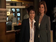 Sarah Shahi lesbian, kissing  in The L Word 7
