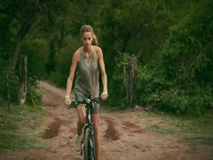 Amber Heard in And Soon the Darkness 18