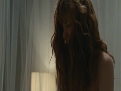Louise Bourgoin in Happy Event 17