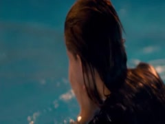 Kristen Stewart in Adventureland 2