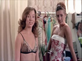 Glory Annen nude, bra scene in Felicity 20