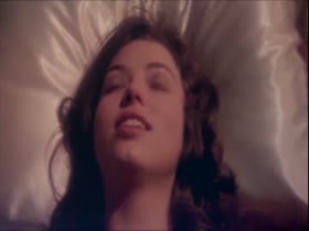 Glory Annen kissing , nude scene in Felicity 14