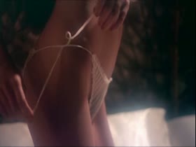 Glory Annen kissing , nude scene in Felicity 5