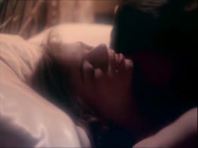Glory Annen kissing , nude scene in Felicity 9