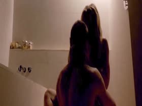 Jessica Biel Bathroom , Kissing scene in London 13