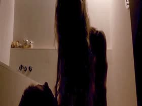 Jessica Biel Bathroom , Kissing scene in London 16
