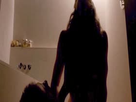 Jessica Biel Bathroom , Kissing scene in London 17