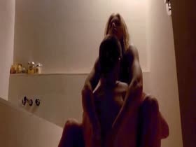 Jessica Biel Bathroom , Kissing scene in London 5