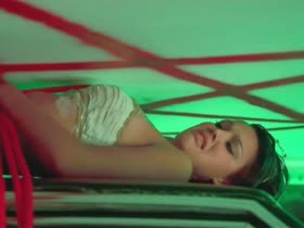 Jessica Alba Lingerie , Kissing scene in Idle Hands 1