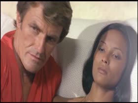 Laura Gemser, Paola Senatore in Emanuelle in America (1977) 15