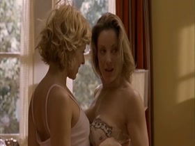 Lisa Arturo nude, lesbian scene in american pie 4